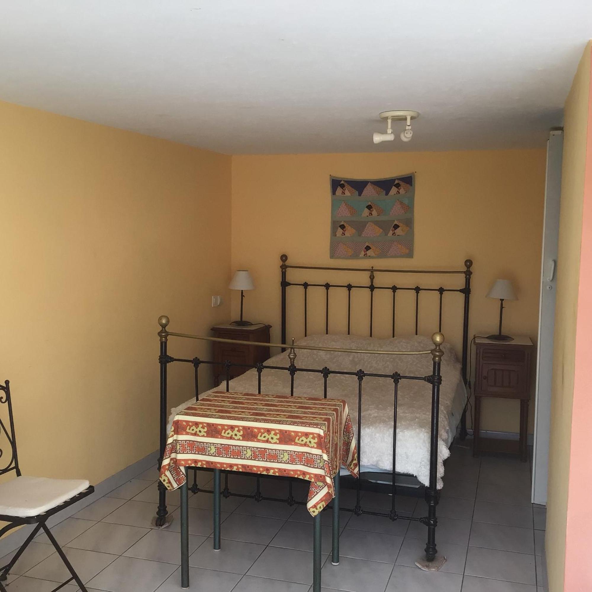 Les Conils - Gites Et Chambres D'Hotes Saint-Pierre-de-Vassols Kamer foto